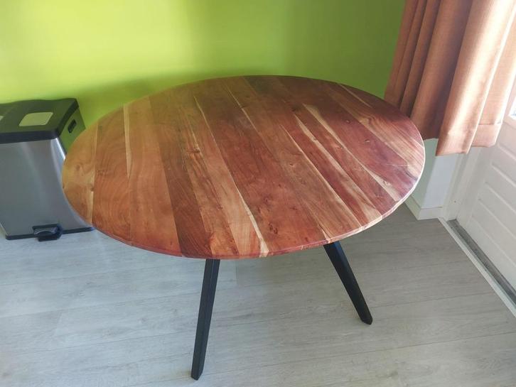 Ronde houten eettafel, Huis en Inrichting, Tafels | Eettafels, Zo goed als nieuw, 150 tot 200 cm, 150 tot 200 cm, Vier personen