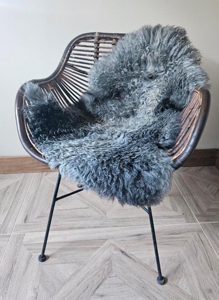 Tibetaans schapenvacht natuurlijk grijs 01, Huis en Inrichting, Woonaccessoires | Plaids en Woondekens, Nieuw, Ophalen of Verzenden