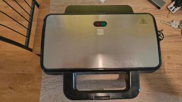 Tosti ijzer 2 keer gebruikt, over wegens aanschaf grill beschikbaar voor biedingen