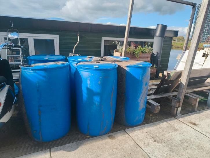 4 kunststof blauwe vaten GRATIS OP TE HALEN, Tuin en Terras, Regentonnen, Gebruikt, 150 liter of meer, Ophalen