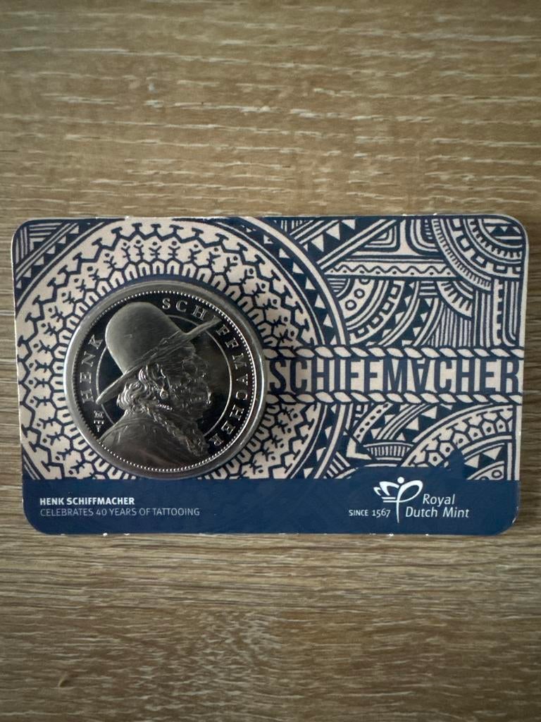Henk Schiffmacher 40 jaar Tattoo Coin, Postzegels en Munten, Munten | Nederland, Losse munt, Overige waardes, Koningin Beatrix
