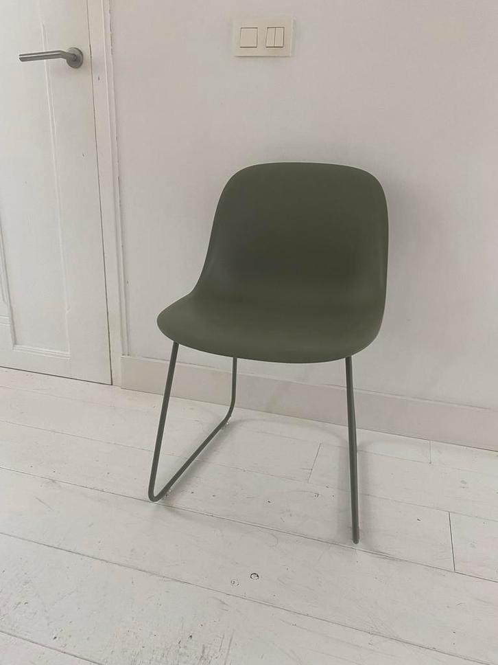 Muuto Fiber MOET ZSM WEG!, Huis en Inrichting, Stoelen, Gebruikt, Twee, Kunststof, Overige kleuren, Ophalen