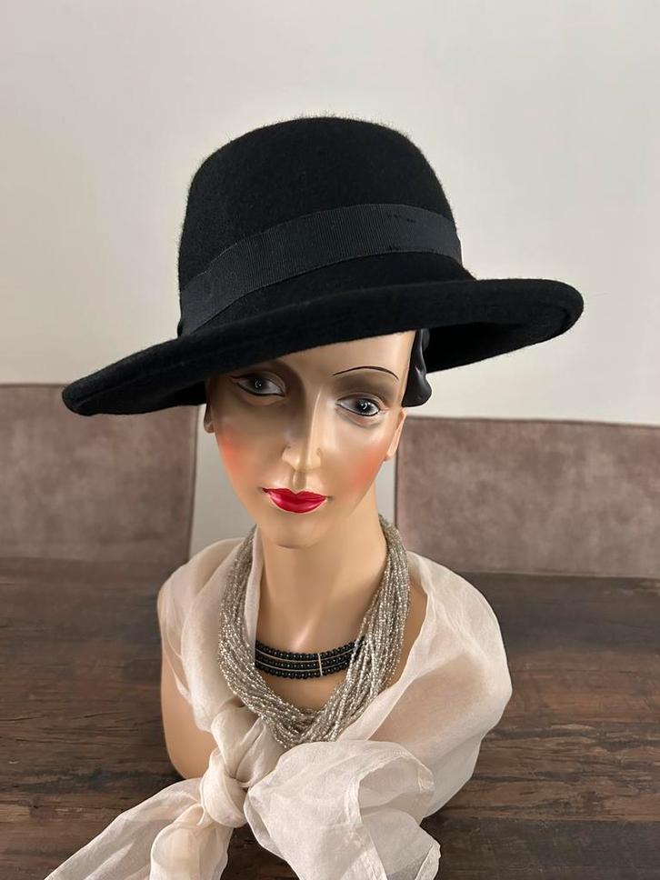 MOOI ZWART HAARVILT VINTAGE HOEDJE …, Kleding | Dames, Hoeden en Petten, Gedragen, Hoed, Ophalen of Verzenden