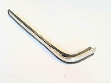 Sierlijst bumper rechtsvoor Volvo 240 260 1372332 beschikbaar voor biedingen