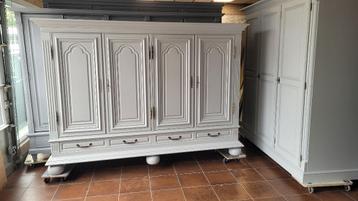 Brocante garderobe slaapkamer vintage kasten, kledingkasten beschikbaar voor biedingen