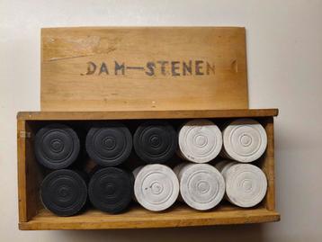 Vintage Damstenen in Houten Doos beschikbaar voor biedingen