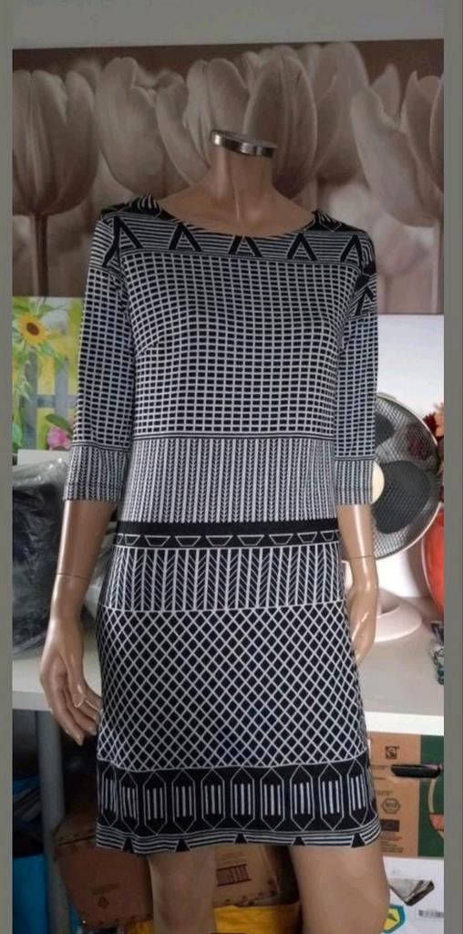 Mooie grijs zwarte  jurk van Freequent maat 38, Kleding | Dames, Jurken, Gedragen, Maat 38/40 (M), Grijs, Boven de knie, Ophalen of Verzenden