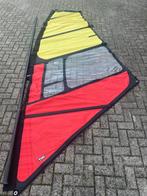 Tiki Windsurfzeil 5m2 + Mast, Watersport en Boten, Ophalen, Zo goed als nieuw