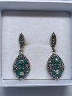 Handgemaakte zilveren oorbellen met smaragd, Zilverenedelstenen, Verzenden, Nieuw, 5646JA