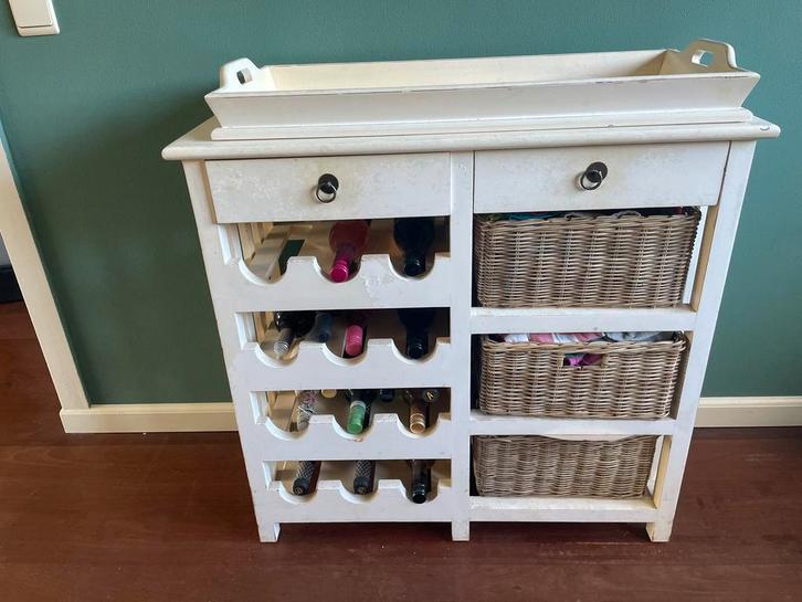 Leuk wit wijnkastje met opbergruimte, Huis en Inrichting, Woonaccessoires | Wijnrekken, Gebruikt, 75 cm of meer, Hout, 5 tot 15 flessen