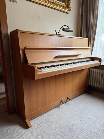 August Förster Piano – goede staat, moet gestemd worden  beschikbaar voor biedingen