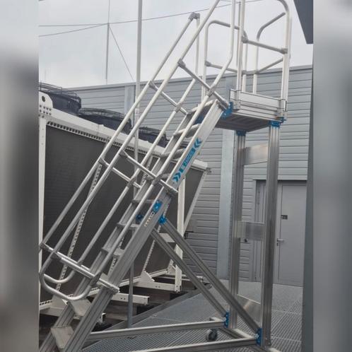 Zarges Mobiele Bordesstrap, hoogte 2,4m in stevige profielen, Doe-het-zelf en Verbouw, Ladders en Trappen, Zo goed als nieuw, Ophalen