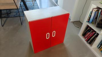 Ikea STUVA kast met Rode deurtjes beschikbaar voor biedingen