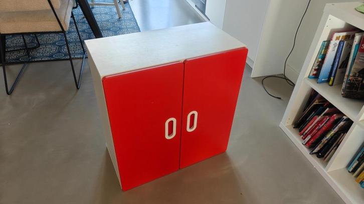 Ikea STUVA kast met Rode deurtjes, Kinderen en Baby's, Kinderkamer | Commodes en Kasten, Zo goed als nieuw, Kast, Minder dan 90 cm