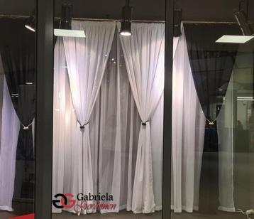 Showroom model .Vitrage + 4 gordijnen Zwart wit  beschikbaar voor biedingen