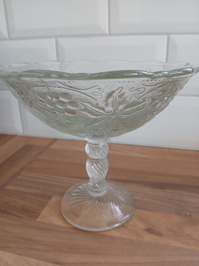 Glazen schaal op voet, Huis en Inrichting, Woonaccessoires | Schalen en Manden, Schaal, Rond, Ophalen of Verzenden, Glas