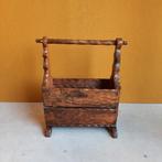 Vintage brutalist krantenbak, tijdschriften houder organizer, Huis en Inrichting, Woonaccessoires | Krantenbakken en Lectuurbakken