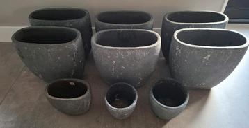 9 grijs gemeleerde planten potten  beschikbaar voor biedingen