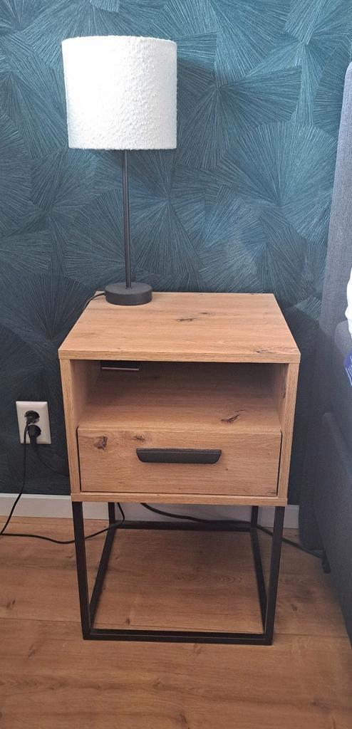 2 nieuwe nachtkastjes in eikenkleur, Huis en Inrichting, Slaapkamer | Nachtkastjes, Nieuw, Minder dan 55 cm, Minder dan 45 cm