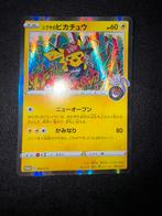 Shibuya Pikachu poncho promo - S-P 2 exc/nm, Hobby en Vrije tijd, Verzamelkaartspellen | Pokémon, Ophalen of Verzenden, Nieuw