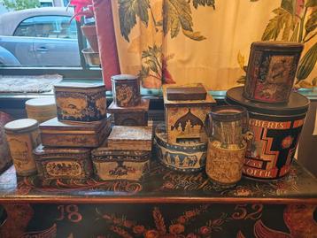 Vintage blikken beschikbaar voor biedingen