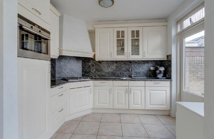 Keuken incl. gasfornuis en oven - Zijderveld, Huis en Inrichting, Keuken | Complete keukens, Gebruikt, Hoekkeuken, Wit, Kunststof