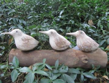 HOUTEN VOGELS OP EEN DIKKE TAK - HAND MADE beschikbaar voor biedingen