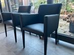 2 Stevige zwarte eetkamerstoelen met armleggers, Ophalen, Zo goed als nieuw, Zwart, Leer