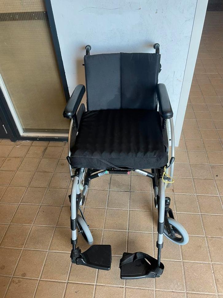 Breezy Rubix2 rolstoel inclusief Roho klinisch zitkussen, Diversen, Rolstoelen, Zo goed als nieuw, Handbewogen rolstoel, Inklapbaar