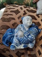 Chinees Jongetje met Vis - Blauw-Wit Keramiek, Antiek en Kunst, Ophalen of Verzenden
