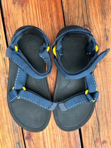 TEVA sandalen maat 33/34 nieuwstaat beschikbaar voor biedingen