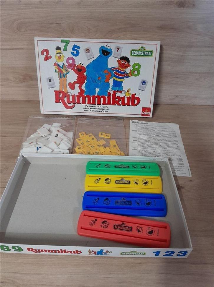 Rummikub sesamstraat [s1046], Hobby en Vrije tijd, Gezelschapsspellen | Bordspellen, Zo goed als nieuw, Ophalen of Verzenden