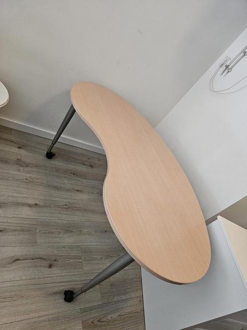 Bureau, Huis en Inrichting, Bureaus, Zo goed als nieuw, Bureau, Met wielen, Ophalen