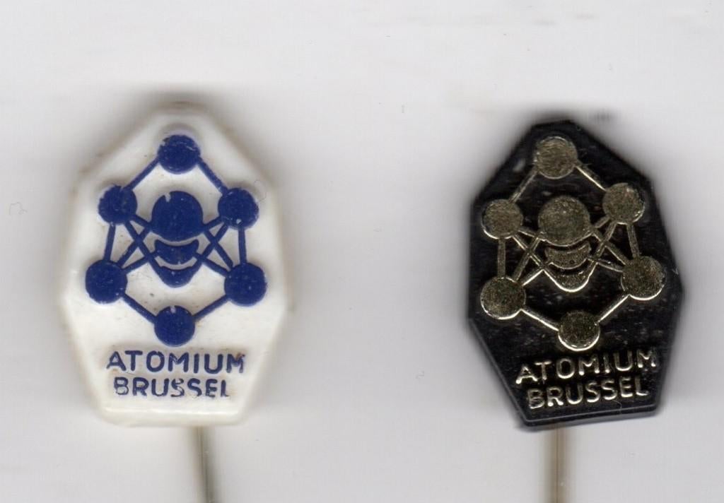 2 speldjes ATOMIUM BRUSSEL WIT ZWART (A2), Verzamelen, Verzenden, Zo goed als nieuw, Overige onderwerpen