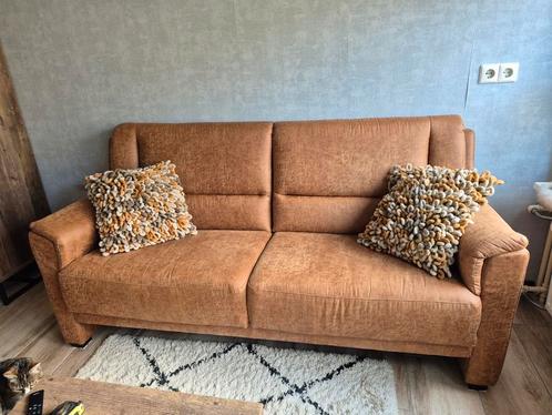 2 en 3 zits bankstel z.g.a.n. in congac kleurig microleder, Huis en Inrichting, Banken | Bankstellen, Zo goed als nieuw, 75 tot 100 cm
