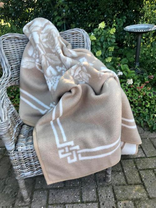 Prachtige gebloemd taupekleurig dprei/ plaid / deken, Huis en Inrichting, Woonaccessoires | Plaids en Woondekens, Zo goed als nieuw