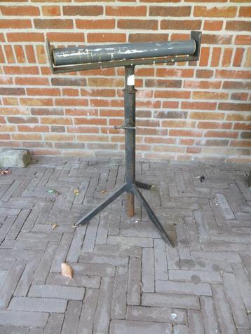Metalen rolbok beschikbaar voor biedingen
