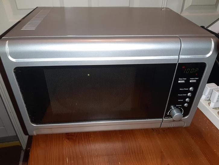 Goed werkende Rvs Combi Magnetron Merk:Everglades, Witgoed en Apparatuur, Magnetrons, Gebruikt, Vrijstaand, Combimagnetron, Grill