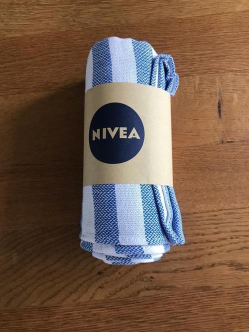 Nivea blauw-wit gestreepte stranddoek, Kleding | Dames, Badmode en Zwemkleding, Nieuw, Overige typen, Blauw, Ophalen of Verzenden