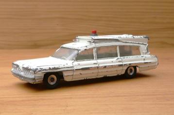 Dinky toys Engeland 263 Superior Criterion Ambulance. beschikbaar voor biedingen