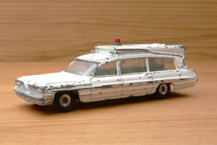 Dinky toys Engeland 263 Superior Criterion Ambulance., Antiek en Kunst, Antiek | Speelgoed, Ophalen of Verzenden