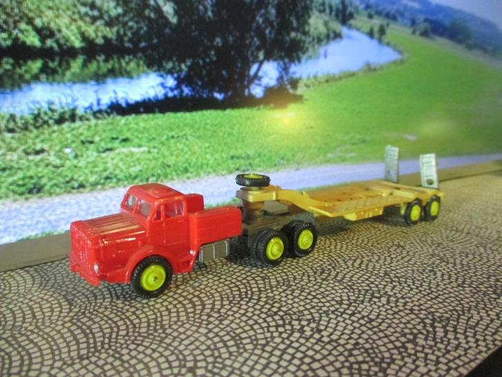 1/100 Mighty Antar met zwaartransport dieplader - EKO, Hobby en Vrije tijd, Modelauto's | 1:87, Zo goed als nieuw, Ophalen of Verzenden