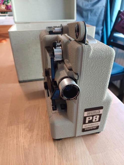 Filmprojector p8 eumig in koffer, Verzamelen, Fotografica en Filmapparatuur, Projector, Ophalen