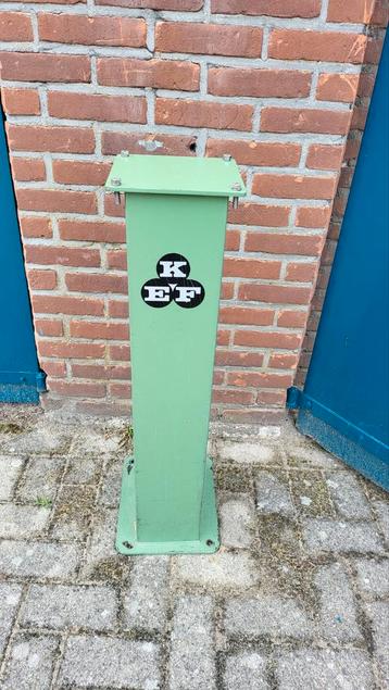 Metalen Sokkel zuil voor bijv. kunstwerk beschikbaar voor biedingen
