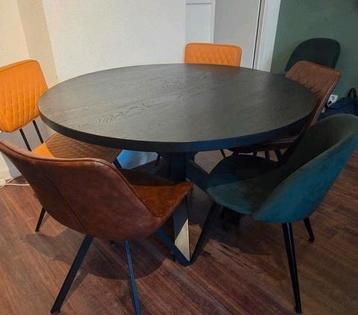 Zwart eiken ronde eettafel 130 cm beschikbaar voor biedingen