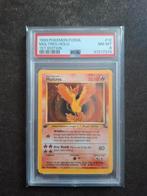 Moltres fossil holo 1st edition psa 8, Hobby en Vrije tijd, Verzamelkaartspellen | Pokémon, Ophalen of Verzenden, Zo goed als nieuw