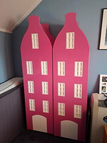 Roze kast  kinderkamer in Amsterdamse stijl beschikbaar voor biedingen
