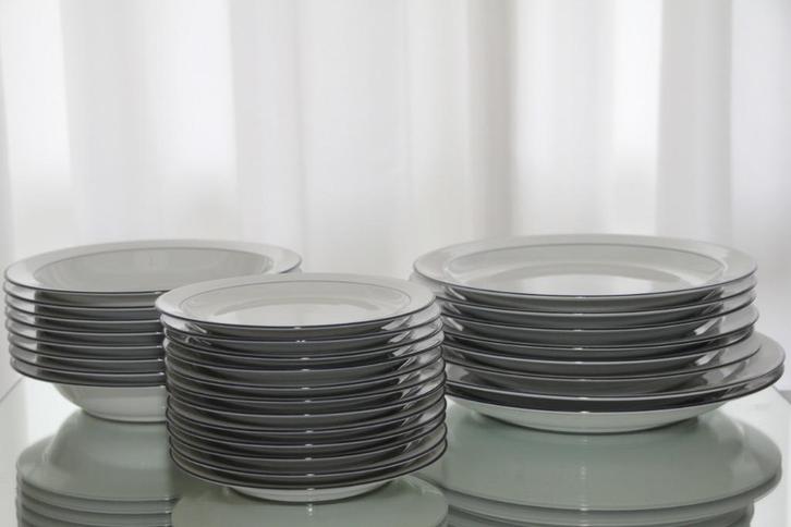 Serviesdelen van Seltmann, Weiden/Hema/wit met blauwe bies, Huis en Inrichting, Keuken | Servies, Zo goed als nieuw, Bord(en)