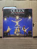 Queen - Another one bites the dust, 7 inch, Single, Ophalen of Verzenden, Zo goed als nieuw