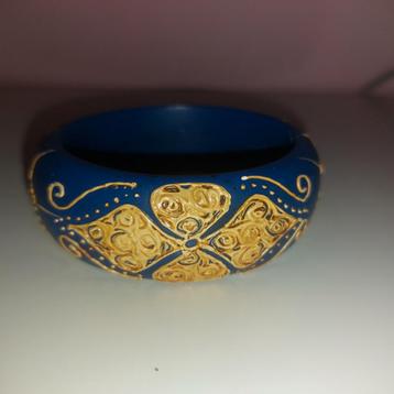 Blauwe armband beschikbaar voor biedingen